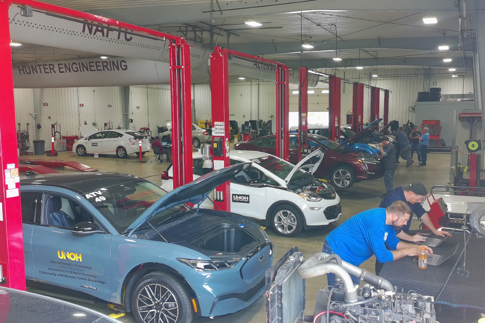 1100 Building Shop Floor with HEV Vehicles